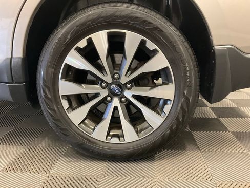 Used 2016 Subaru Outback 2.5i Limited AWD/4WD image 9