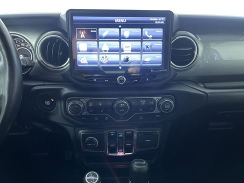 Used 2018 Jeep Wrangler Unlimited Sahara image 18