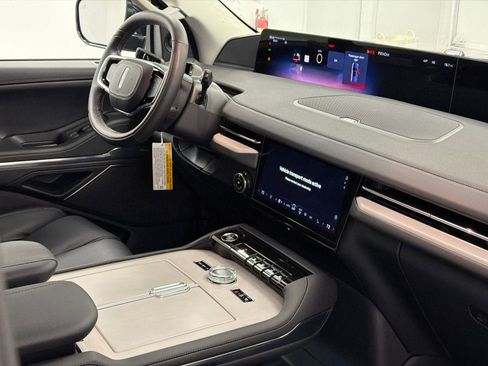 New 2026 Lincoln Navigator L Premier AWD/4WD image 12