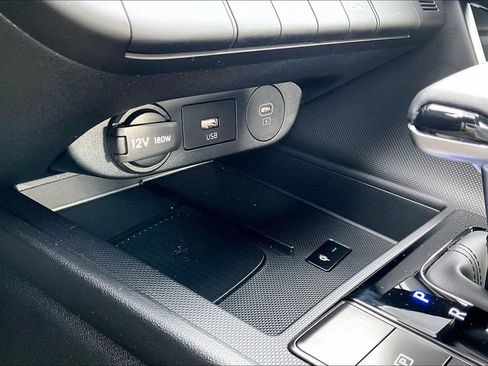 Certified 2025 Hyundai Elantra SEL image 32