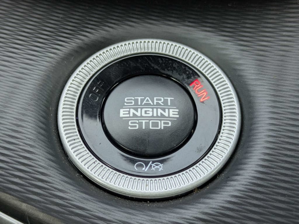 Used 2025 Jeep Grand Cherokee Altitude RWD image 32
