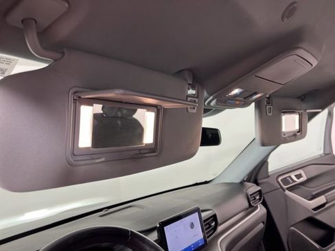 Used 2022 Ford Explorer XLT image 38