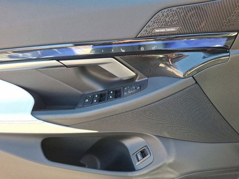 Used 2025 BMW i5 xDrive40 w/ Premium Package image 12