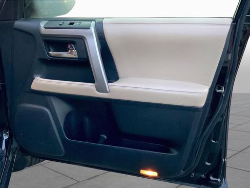 Used 2015 Toyota 4Runner SR5 RWD image 22