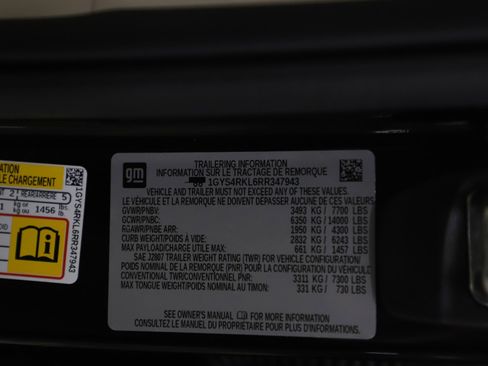 Used 2024 Cadillac Escalade ESV Sport Platinum w/ LPO, ONYX Package image 29