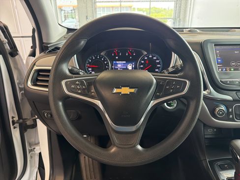 Used 2022 Chevrolet Equinox LS w/ LS Convenience Package AWD/4WD image 17