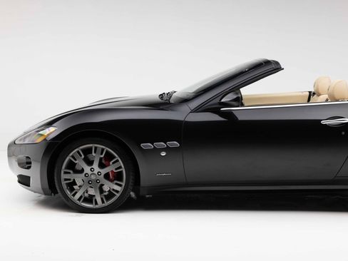 Used 2015 Maserati GranTurismo Convertible RWD image 39