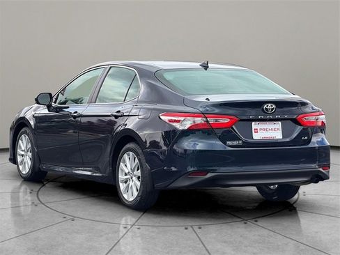 Used 2019 Toyota Camry LE image 4