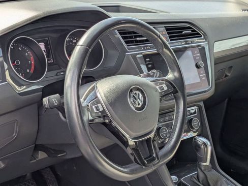 Used 2019 Volkswagen Tiguan SE w/ Panoramic Sunroof Package image 3