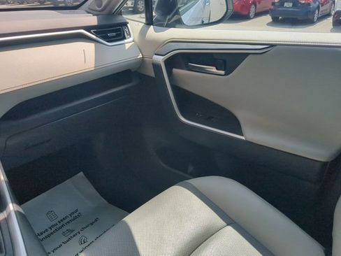 Used 2019 Toyota RAV4 Limited image 14