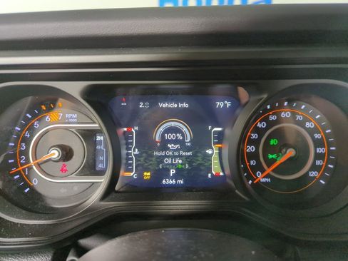 Used 2024 Jeep Wrangler Sahara image 12