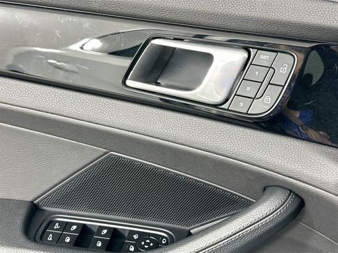 Certified 2022 Porsche Panamera image 31
