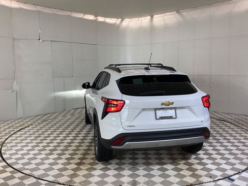 Used 2024 Chevrolet Trax LT w/ Driver Confidence Package FWD image 11