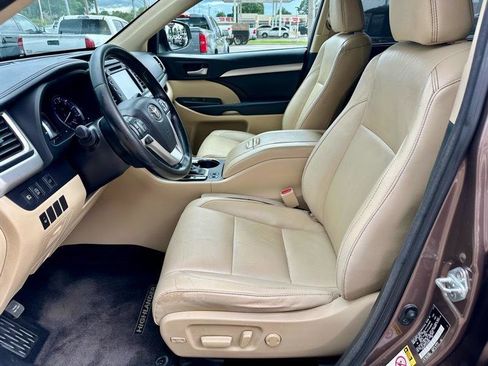 Used 2018 Toyota Highlander XLE FWD image 13