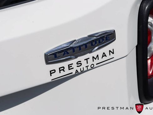 Used 2022 Jeep Renegade Latitude AWD/4WD image 36