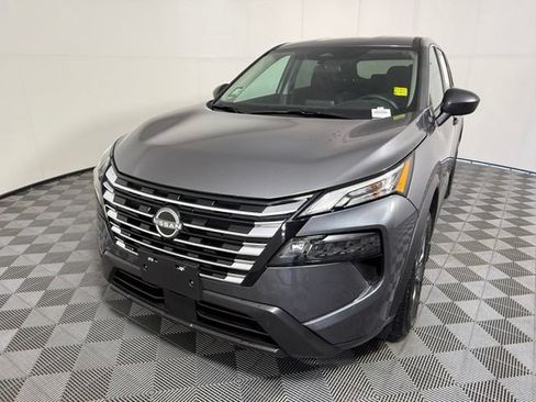 Used 2025 Nissan Rogue S AWD/4WD image 2