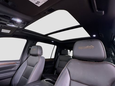 Used 2022 Chevrolet Suburban High Country image 23