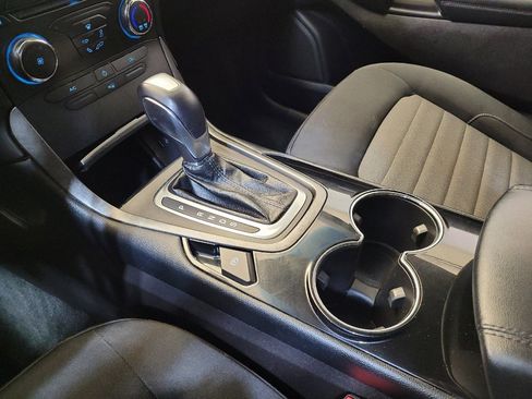 Used 2018 Ford Edge SE image 26