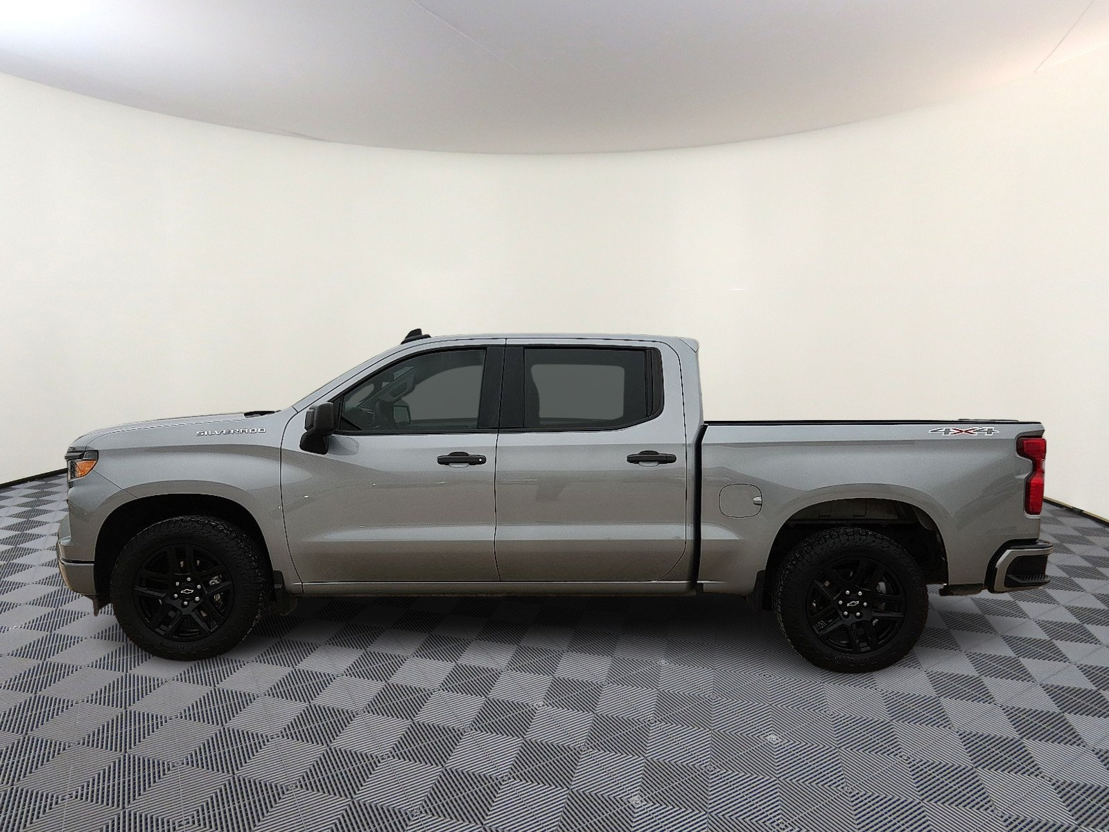 Used 2023 Chevrolet Silverado 1500 Custom AWD/4WD image 2