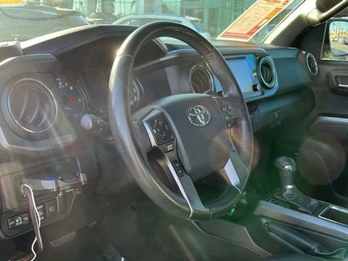 Used 2019 Toyota Tacoma TRD Off-Road image 17