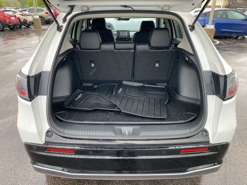 Used 2025 Honda HR-V EX-L image 8