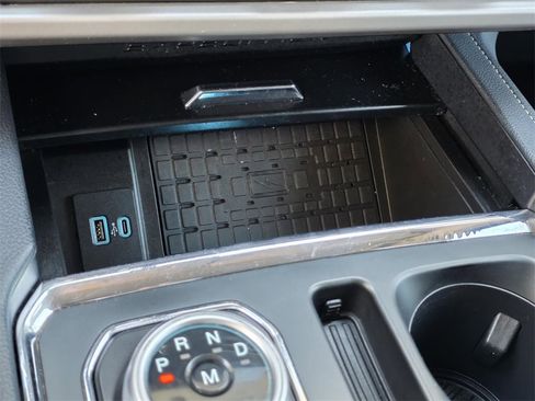 Used 2024 Ford Expedition XLT image 25