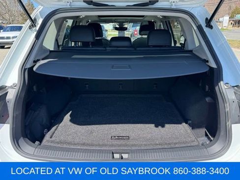 Used 2022 Volkswagen Tiguan SE w/ Panoramic Sunroof Package image 18