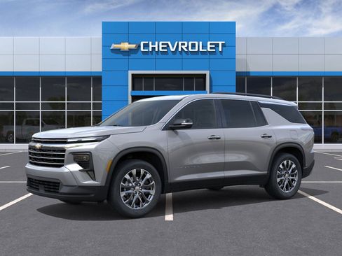 New 2026 Chevrolet Traverse LT w/ Sun and Wheel Package FWD image 9