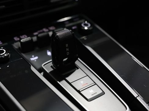 Used 2022 Porsche 911 Carrera RWD image 15