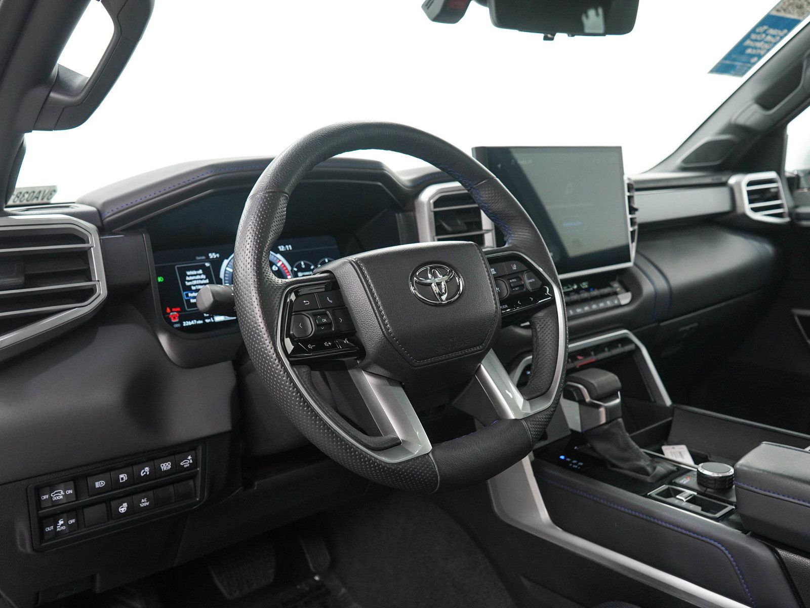 Used 2025 Toyota Sequoia Platinum AWD/4WD image 27