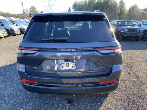 New 2025 Jeep Grand Cherokee Laredo image 4