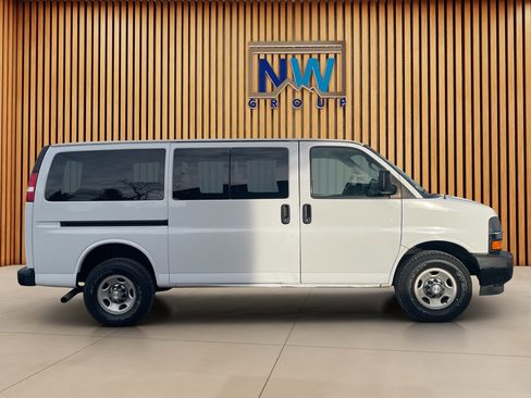 Used 2016 Chevrolet Express 2500 LT w/ LT Preferred Equipment Group image 22