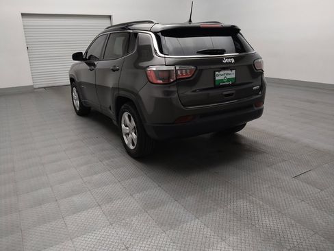 Used 2018 Jeep Compass Latitude w/ Popular Equipment Group FWD image 5