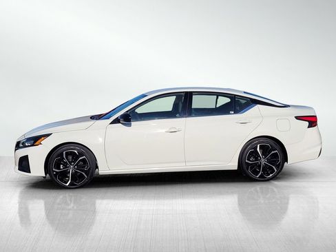Used 2023 Nissan Altima 2.5 SR image 7