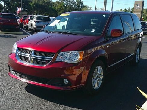 Used 2019 Dodge Grand Caravan SE image 2