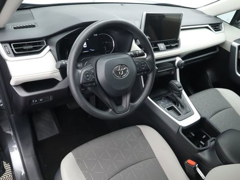 Used 2025 Toyota RAV4 XLE image 9