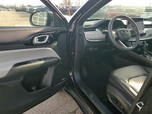 Used 2024 Jeep Compass Limited w/ Sun and Sound Group image 9