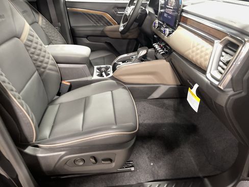 New 2026 GMC Canyon Denali w/ LPO, Denali Black Edition image 16