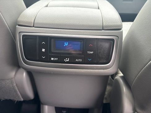 Used 2019 Toyota Highlander Limited AWD/4WD image 34