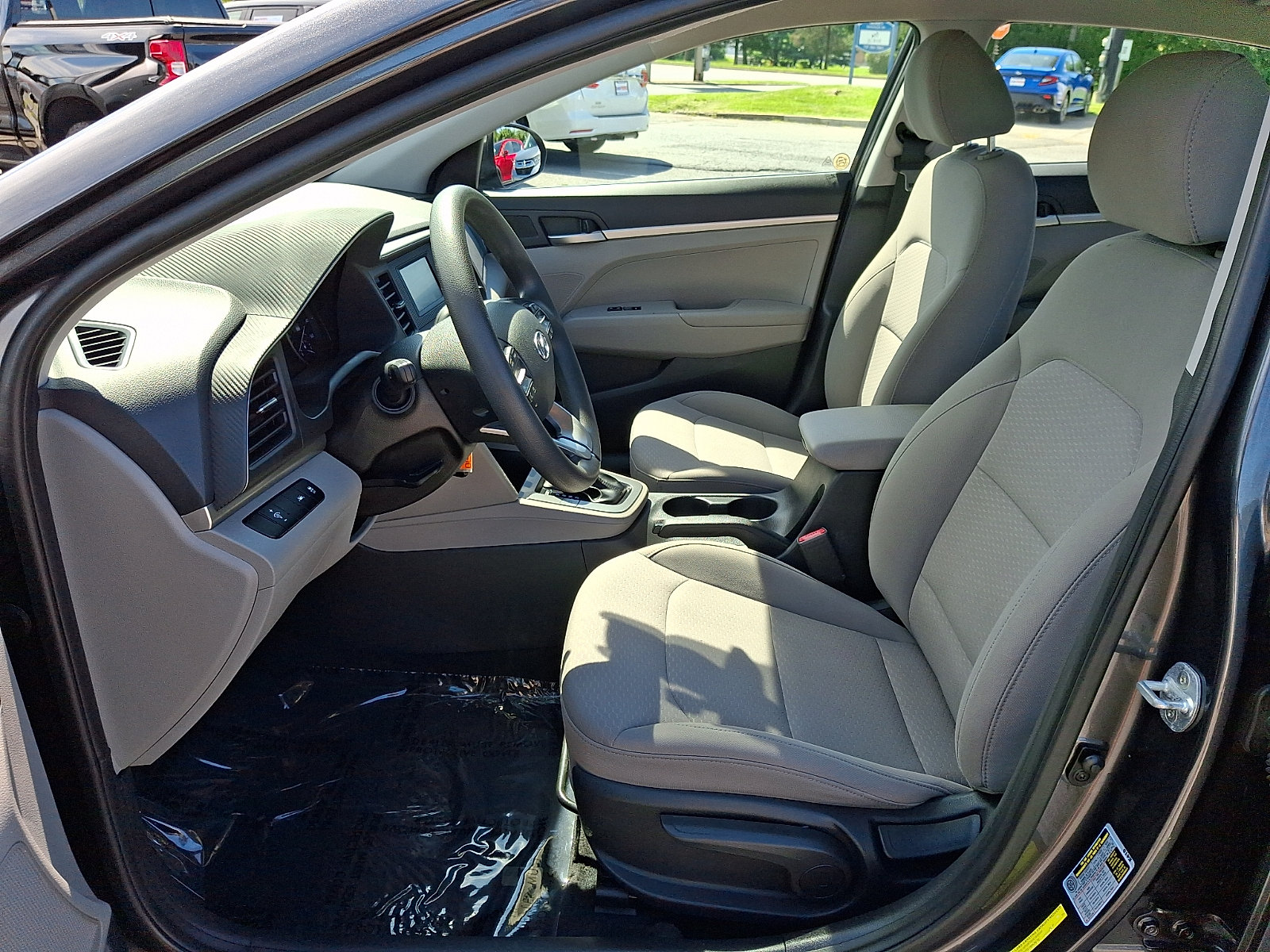 Used 2020 Hyundai Elantra SE FWD image 13