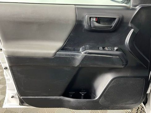 Used 2017 Toyota Tacoma SR AWD/4WD image 19