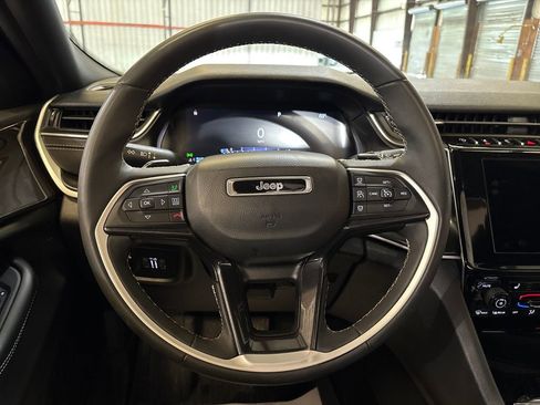 Used 2023 Jeep Grand Cherokee L Laredo image 22