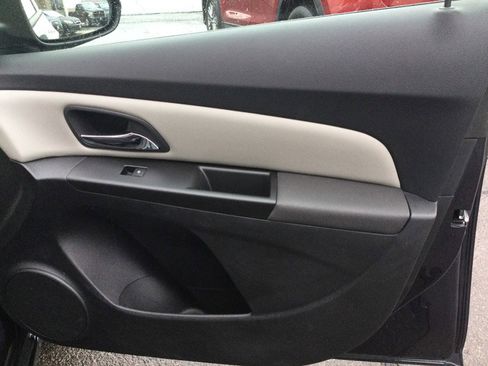 Used 2014 Chevrolet Cruze LS image 28