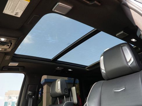 Used 2025 Cadillac Escalade Sport w/ Touring Package AWD/4WD image 18