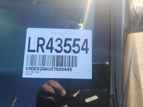 Certified 2024 Kia Seltos EX FWD image 6