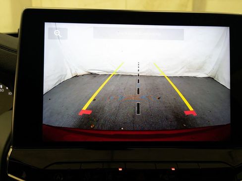 Used 2025 Jeep Compass Limited image 23