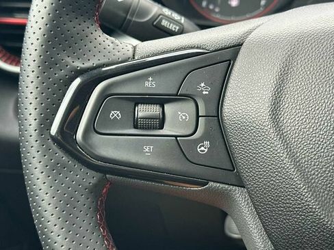 Used 2025 Chevrolet Trax RS w/ Sunroof Package FWD image 26