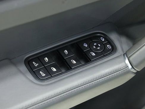 Used 2022 Porsche Cayenne Platinum Edition AWD/4WD image 35