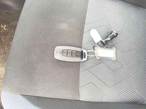 Used 2025 Nissan Versa SV FWD image 18