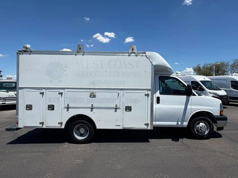 Used 2018 Chevrolet Express 3500 w/ Chrome Appearance Package RWD image 7
